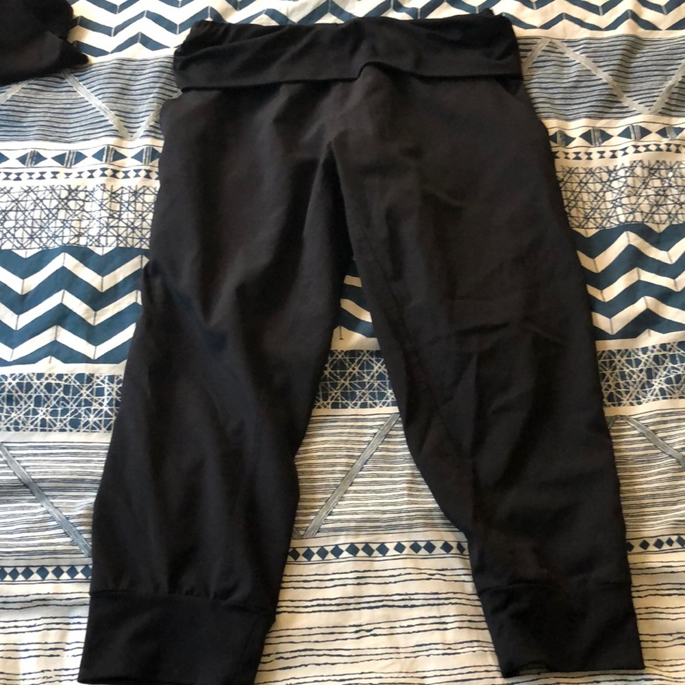 Fabletics capris